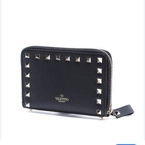 Valentino Garavani Rockstud Zip-around Leather Wallet + change Wallet In Black